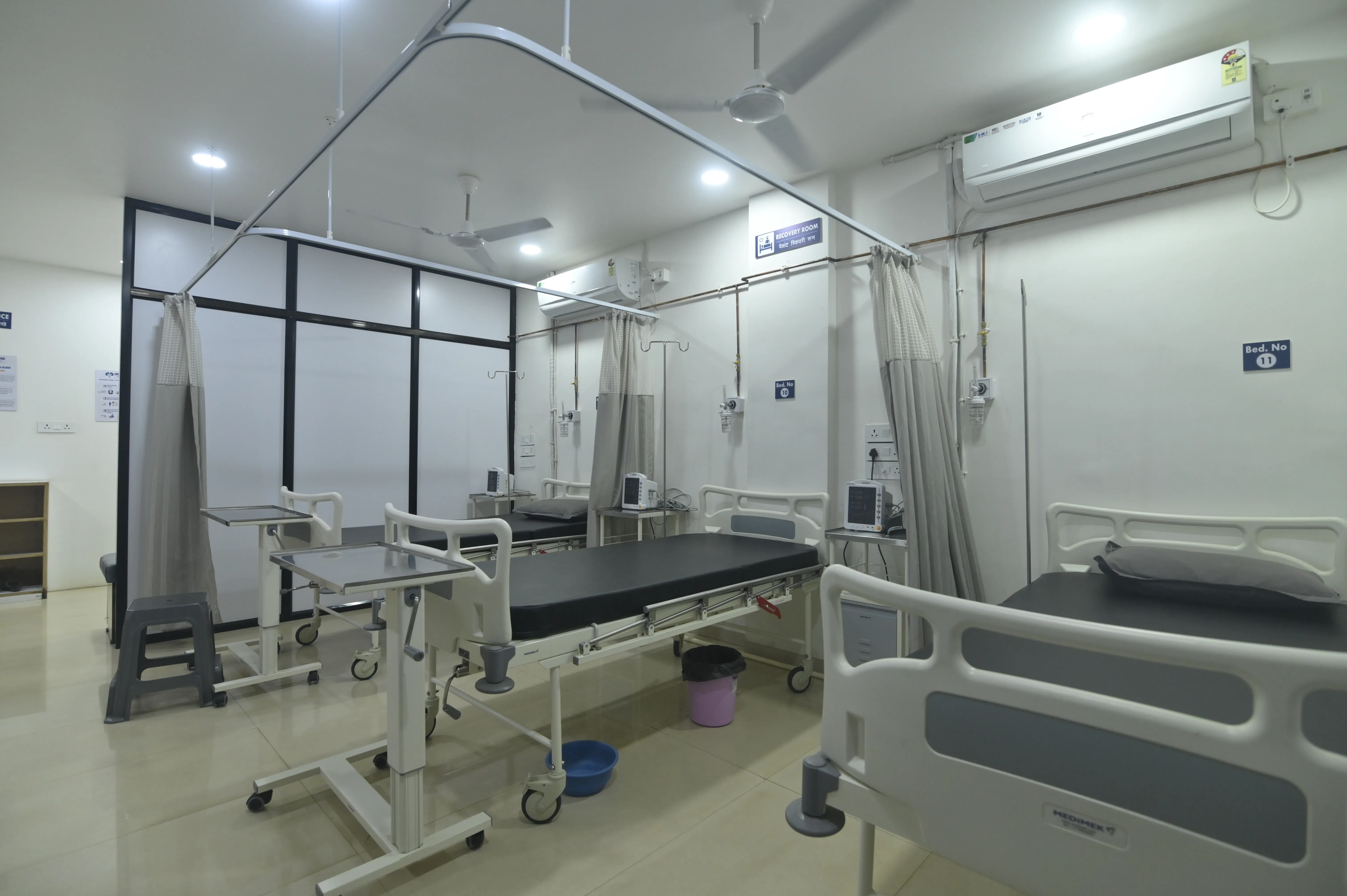 Recovery room with multi-bed setup
